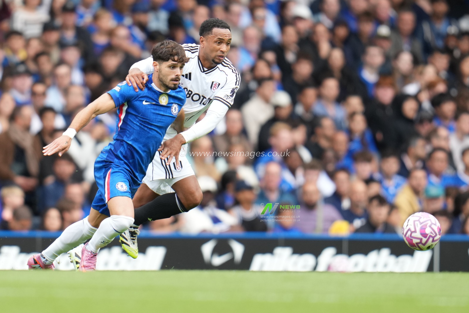 Pedro Neto of Chelsea and Kenny Tete of Fulham eyes on the ball during the Premier League match Chelsea vs Fulham at Stamford Bridge, London, United Kingdom, 30th August 2025

(Photo by Harvey Murphy/News Images)