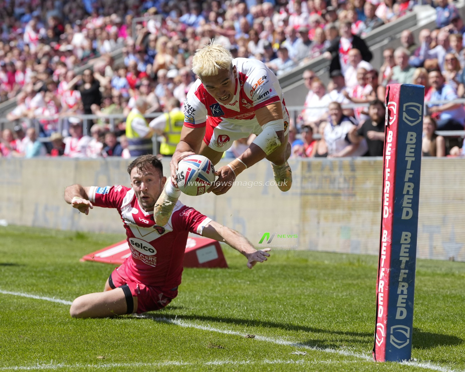 Ryan Brierley #1 of Salford Red Devils tackles Tee Ritson #25 of St. Helens as he dives for the line during the Betfred Super League Round 12 match St Helens vs Salford Red Devils at Totally Wicked Stadium, St Helens, United Kingdom, 13th May 2023

(Photo by Steve Flynn/News Images)