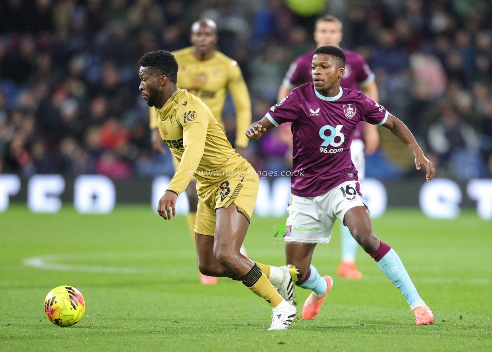 Jefferson Lerma of Crystal Palace in action during the Premier League match Burnley vs Crystal Palace at Turf Moor, Burnley, United Kingdom, 3rd December 2025

(Photo by Richard Bierton/News Images)

*** GER AUT SUI OUT ***