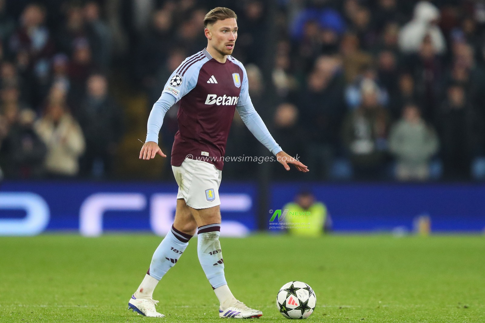 Matty Cash of Aston Villa during the UEFA Champions League,League Phase MD5 match Aston Villa vs Juventus at Villa Park, Birmingham, United Kingdom, 27th November 2024

(Photo by Gareth Evans/News Images)