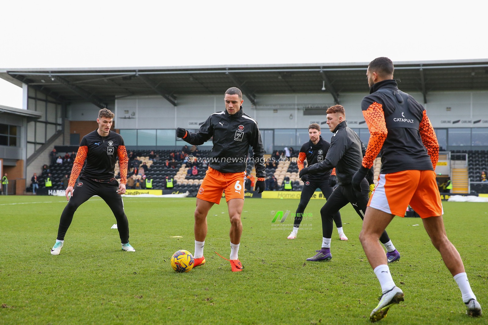 Oliver Norburn #6 of Blackpool during the pre-game warm up ahead of the Sky Bet League 1 match Burton Albion vs Blackpool at Pirelli Stadium, Burton upon Trent, United Kingdom, 26th December 2023

(Photo by Gareth Evans/News Images)