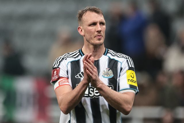 Dan Burn of Newcastle Untied applauds the fans after the final whistle during the Emirates FA Cup 5th Round  match Newcastle Untied vs Manchester City at St. James's Park, Newcastle, United Kingdom on 07 March 2026

(Photo by Mark Cosgrove/News Images)