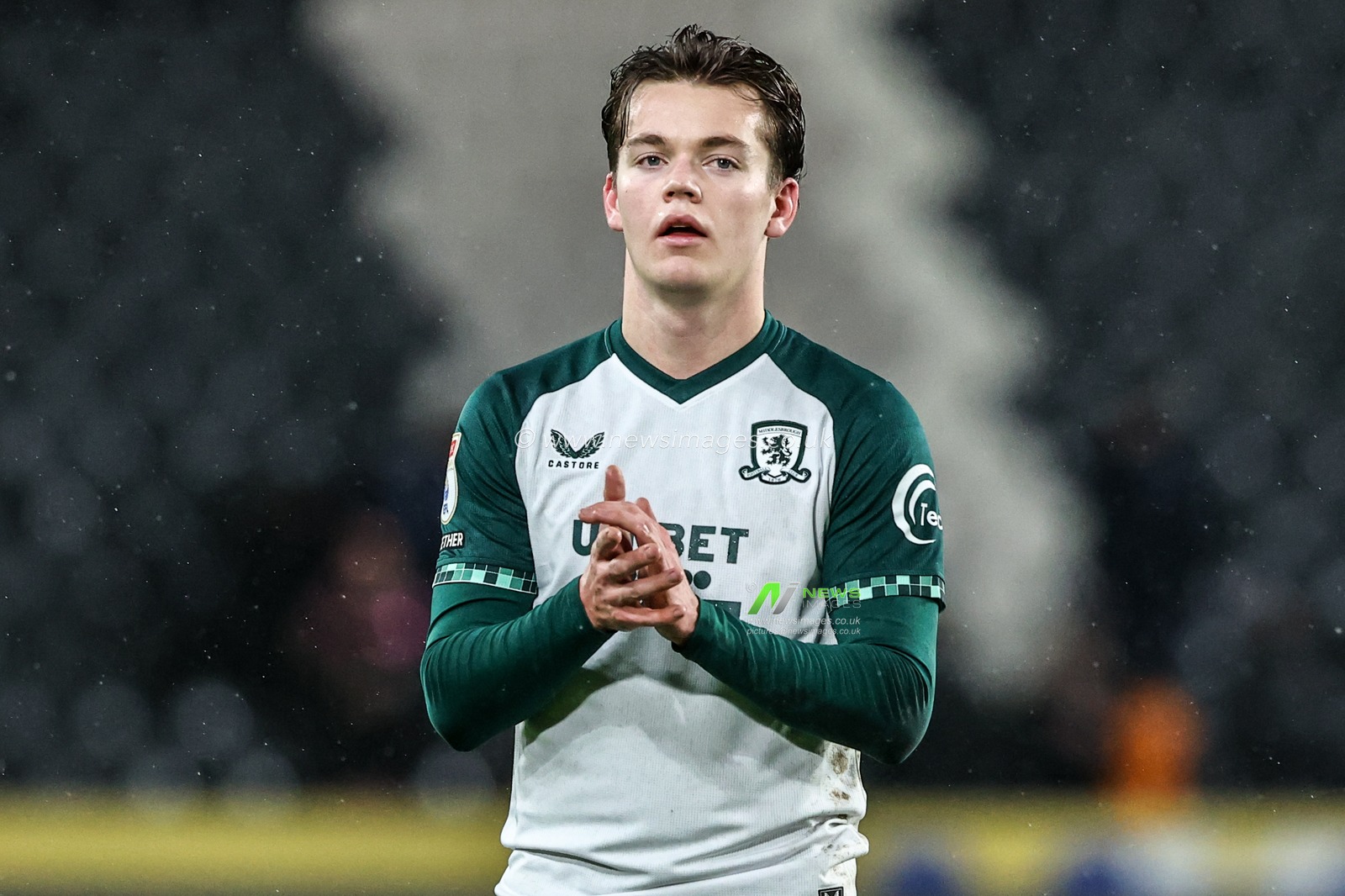 Sverre Nypan of Middlesbrough applauds the fans after the game during the Sky Bet Championship match Hull City vs Middlesbrough at MKM Stadium, Hull, United Kingdom, 5th December 2025

(Photo by Alfie Cosgrove/News Images)

*** GER AUT SUI OUT ***