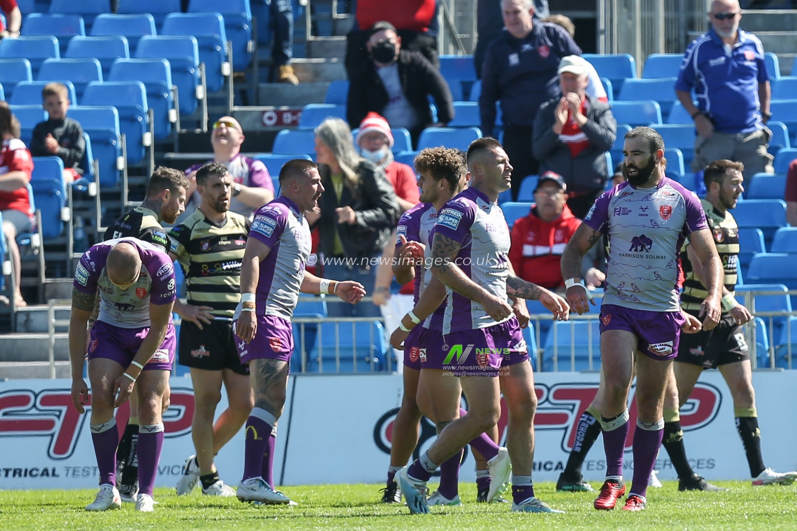 Kane Linnett (12) of Hull KR celebrates his try