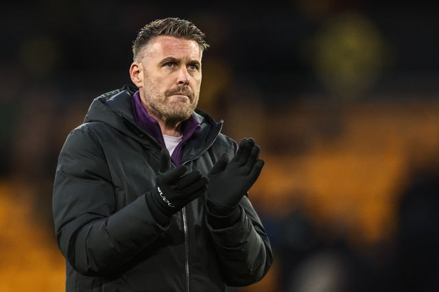Rob Edwards manager of Wolverhampton Wanderers applauds the fans after the game during the Premier League match Wolverhampton Wanderers vs Bournemouth at Molineux, Wolverhampton, United Kingdom, 31st January 2026

(Photo by Alfie Cosgrove/News Images)
