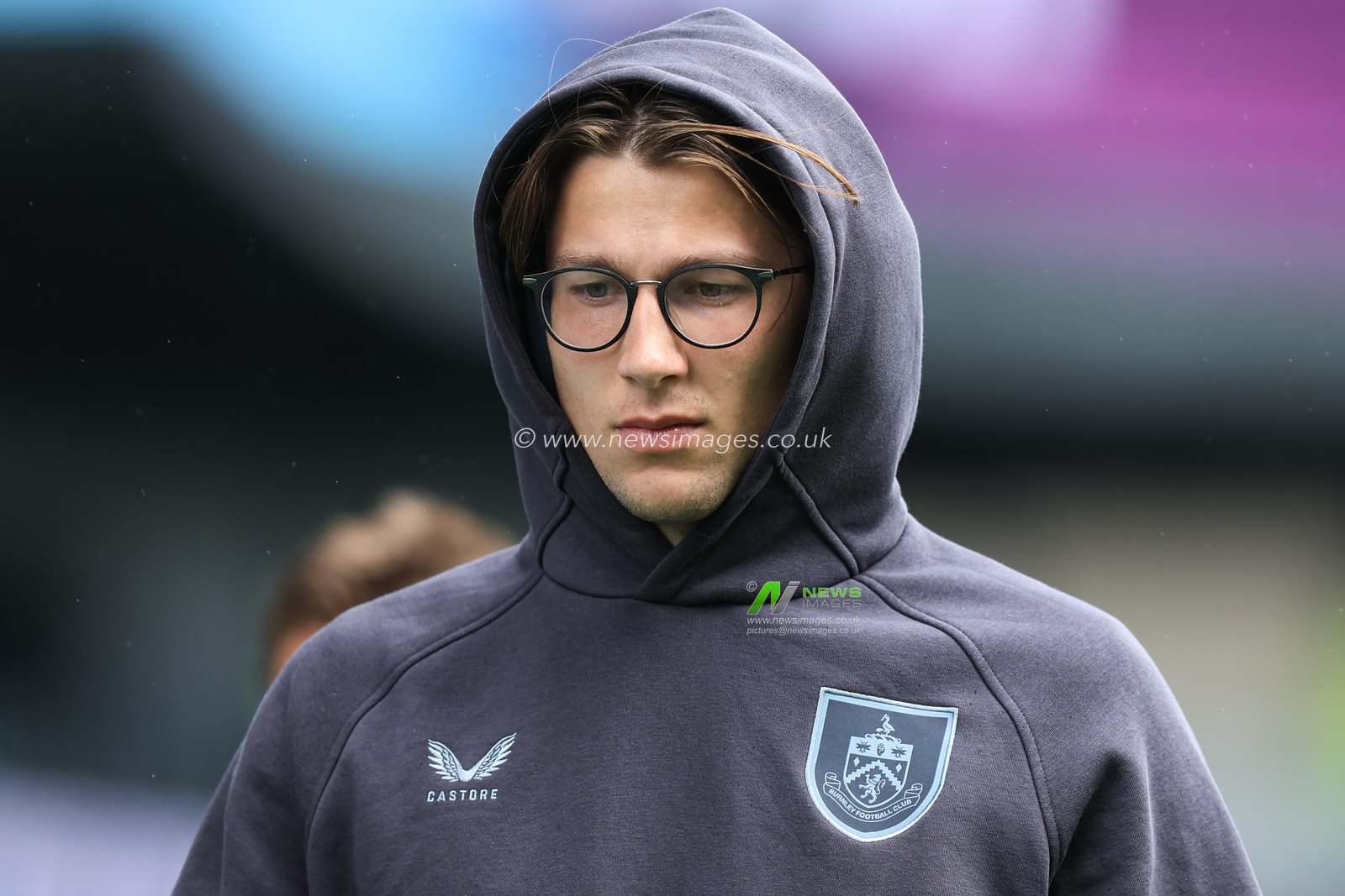 Oliver Sonne of Burnley arrives ahead of the Sky Bet Championship match Burnley vs West Ham United at Turf Moor, Burnley, United Kingdom on 16 August 2026

(Photo by Jorge Horsted/News Images)