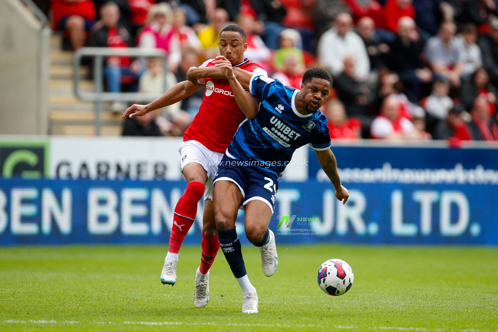 Chuba Akpom #29 of Middlesbrough and Cohen Bramall #3 of Rotherham United during the Sky Bet Championship match Rotherham United vs Middlesbrough at New York Stadium, Rotherham, United Kingdom, 1st May 2023

(Photo by Ben Early/News Images)