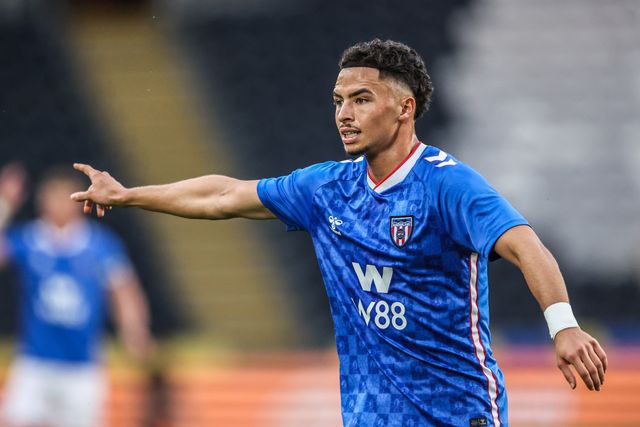 Chemsdine Talbi of Sunderland gives his team instructions during the Pre-season friendly match Hull City vs Sunderland at MKM Stadium, Hull, United Kingdom, 29th July 2025

(Photo by Alfie Cosgrove/News Images)