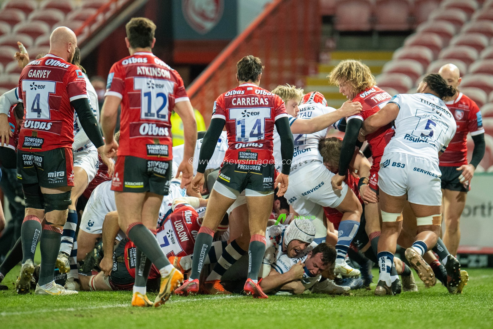 BRYAN BYRNE #2 of Bristol Bears goes over for the try to Bristol Bears to make it 5-0