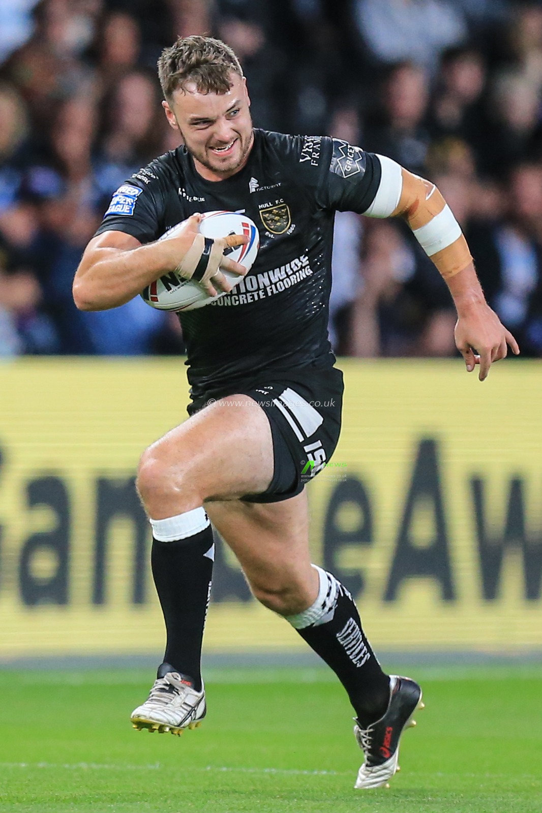 30th August 2019, KCOM Stadium, Hull, England; Betfred Super League, Round 27, Hull FC vs Huddersfield Giants ; Jack Logan (24) of Hull FC runs with the ball


Credit: David Greaves/News Images