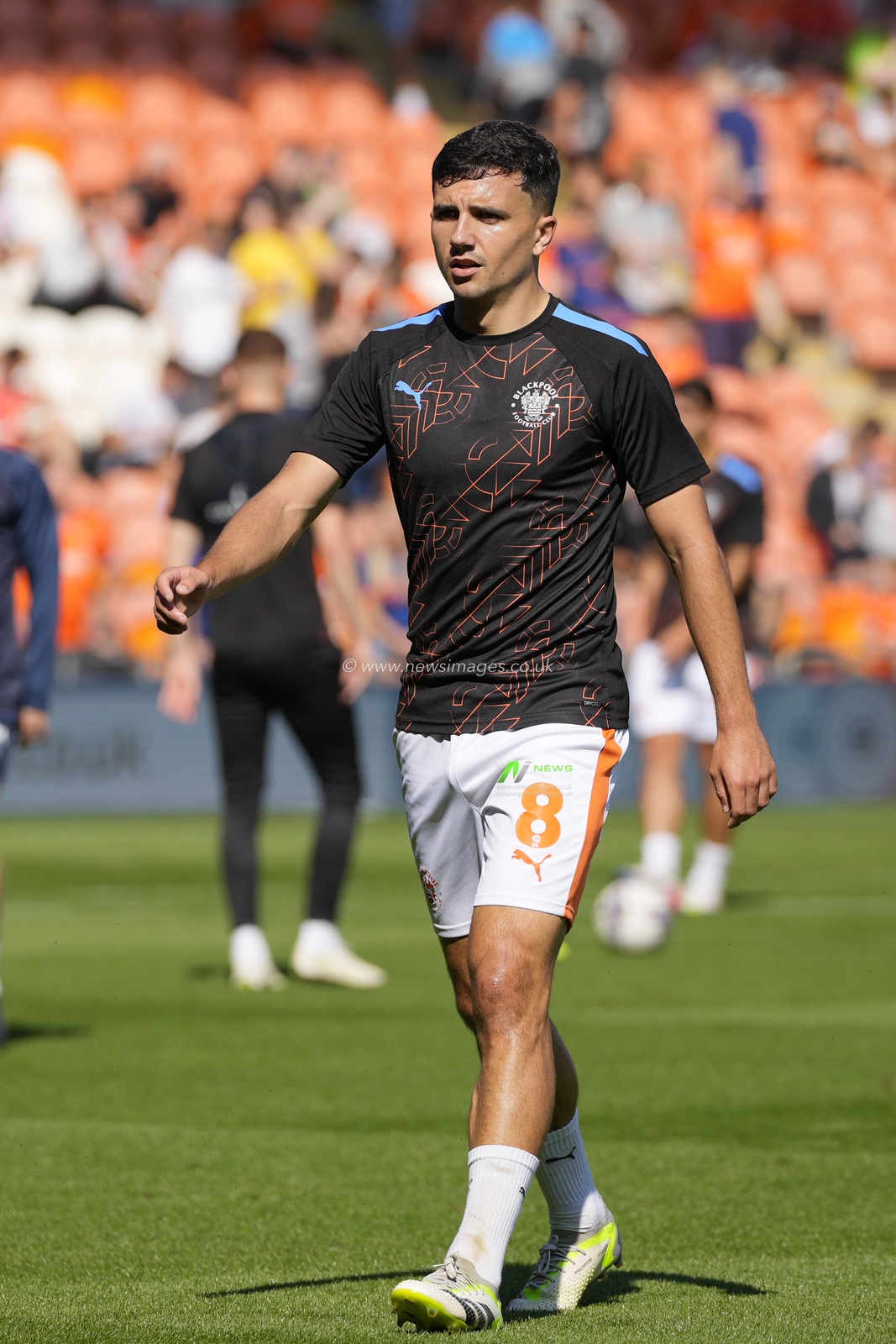 Albie Morgan #8 of Blackpool warms up before the Sky Bet League 1 match Blackpool vs Wigan Athletic at Bloomfield Road, Blackpool, United Kingdom, 2nd September 2023

(Photo by Steve Flynn/News Images)