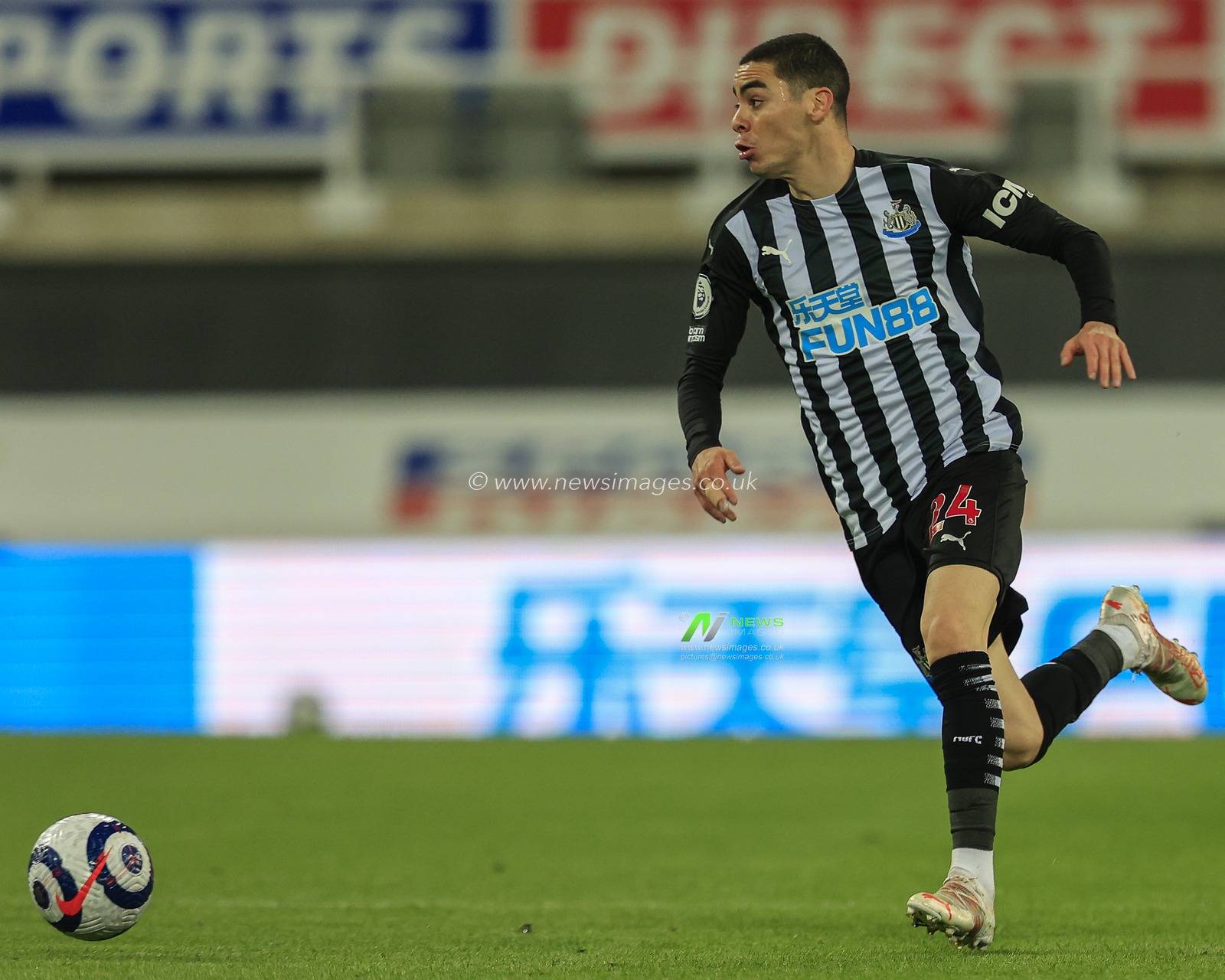 Miguel AlmirÃ³n #24 of Newcastle United in possession of the ball