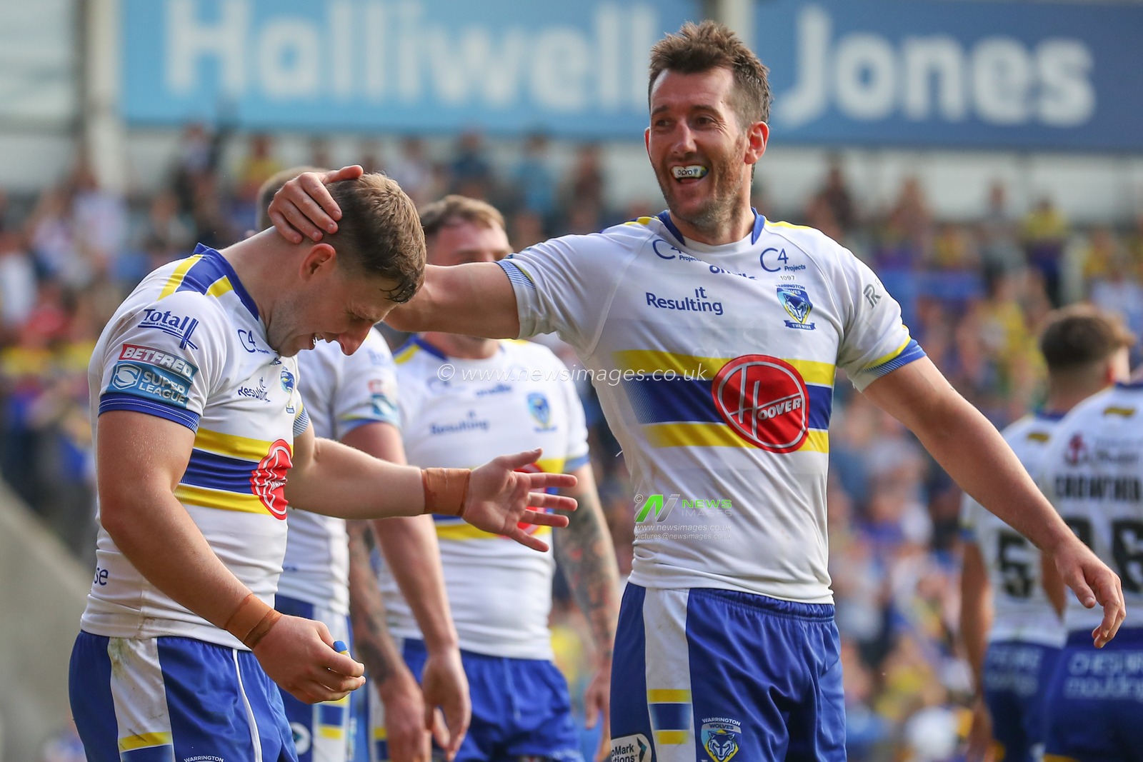 George Williams #6 of Warrington Wolves celebrates his try to make it 64-12 during the Betfred Super League Round 24 match Warrington Wolves vs Castleford Tigers at Halliwell Jones Stadium, Warrington, United Kingdom, 2nd September 2023

(Photo by Gareth Evans/News Images)