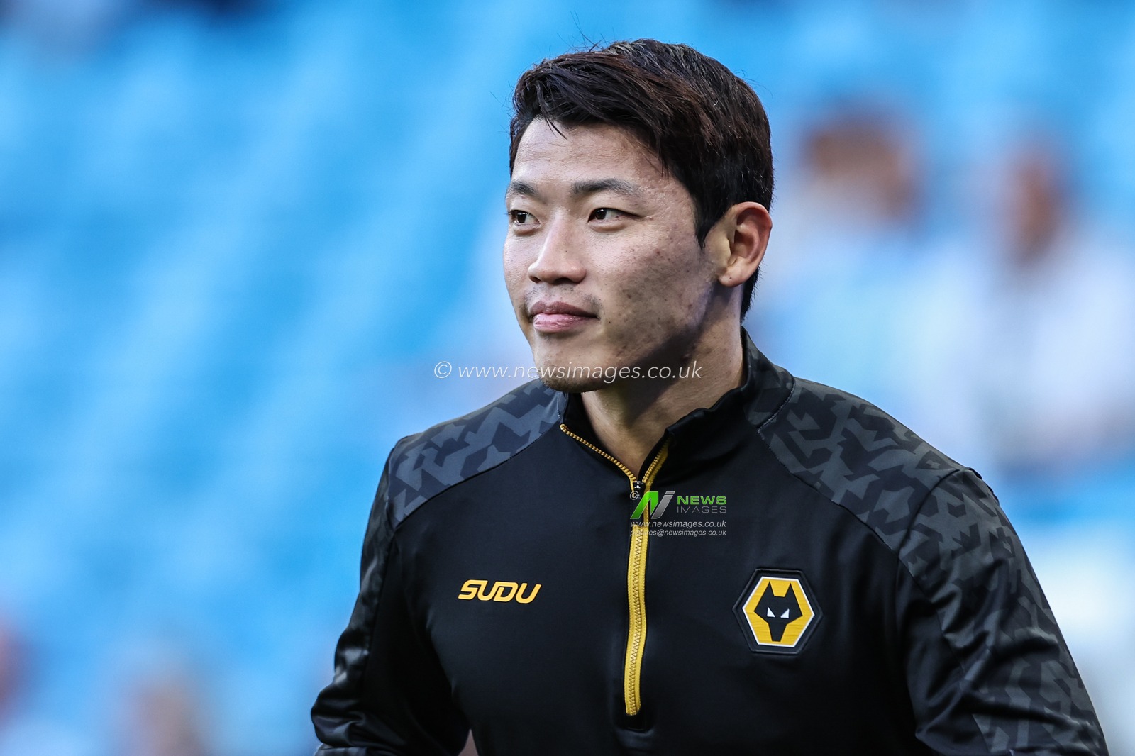 Hwang Hee-Chan of Wolverhampton Wanderers in the pregame warmup session during the Premier League match Manchester City vs Wolverhampton Wanderers at Etihad Stadium, Manchester, United Kingdom, 2nd May 2025

(Photo by Mark Cosgrove/News Images)