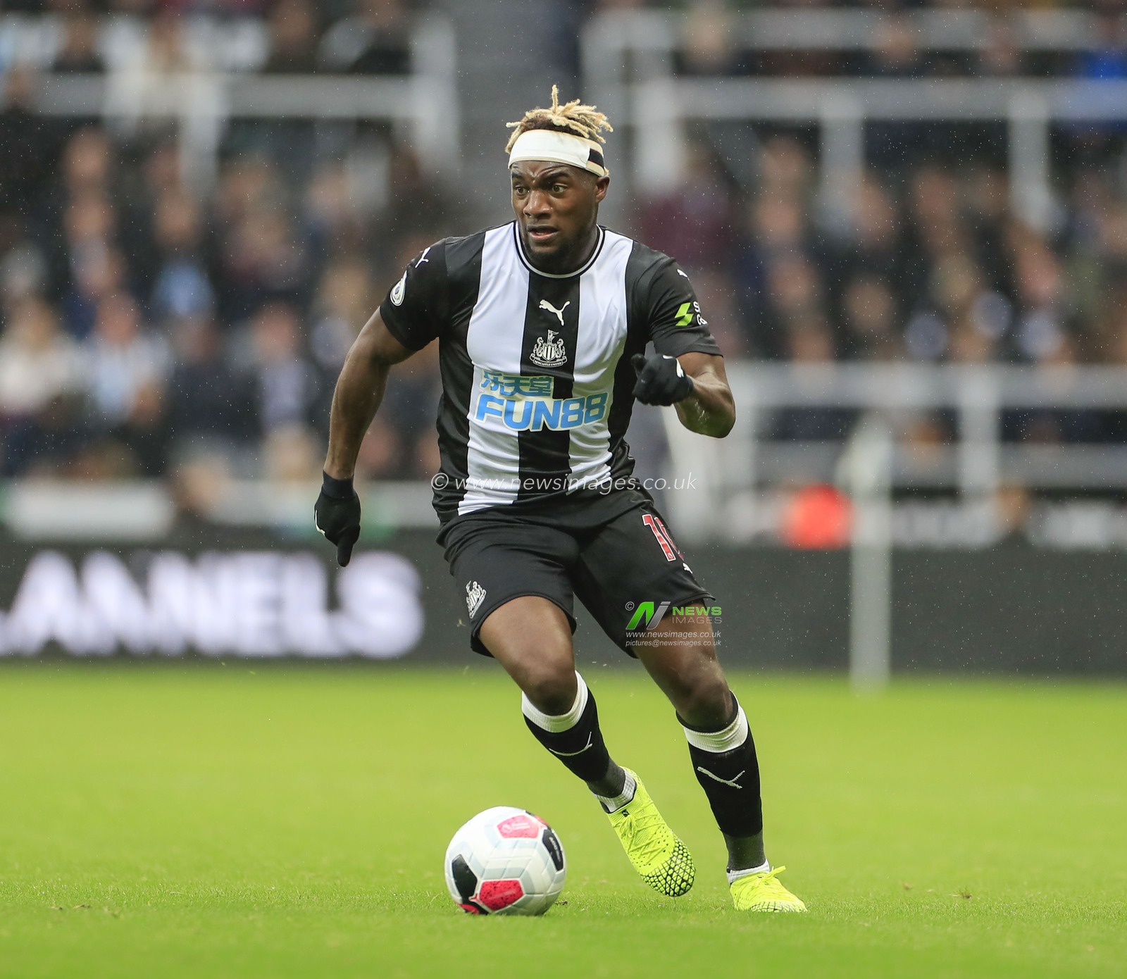 6th October 2019, St. James's Park, Newcastle, England; Premier League, Newcastle United v Manchester United : Allan Saint-Maximin (10) of Newcastle United

Credit: Conor Molloy/News Images