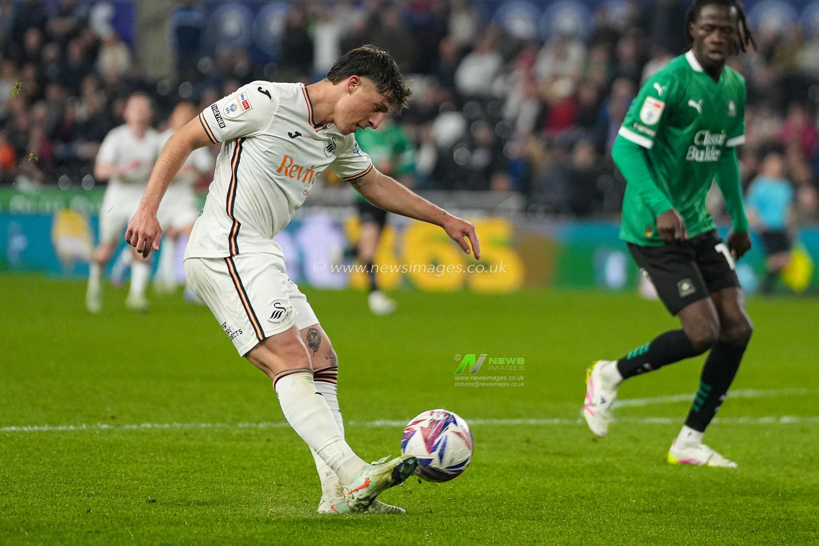 GonÃ§alo Franco of Swansea City has a shot during the Sky Bet Championship match Swansea City vs Plymouth Argyle at Swansea.com Stadium, Swansea, United Kingdom, 9th April 2025

(Photo by Andrew Lewis/News Images)