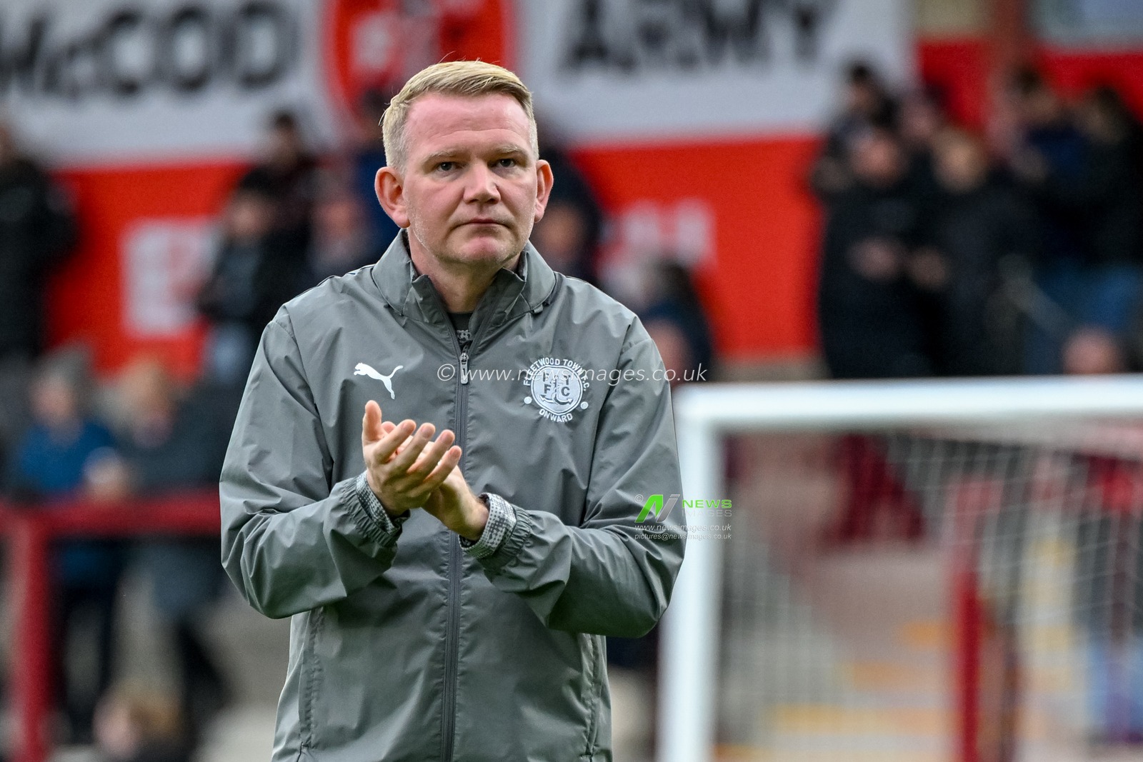 Pete Wild, manager of Fleetwood Town,  claps during the Emirates FA Cup 1st Round match Fleetwood Town vs Barnet at Highbury Stadium, Fleetwood, United Kingdom, 1st November 2025

(Photo by Adam Gee/News Images)

*** GER AUT SUI OUT ***