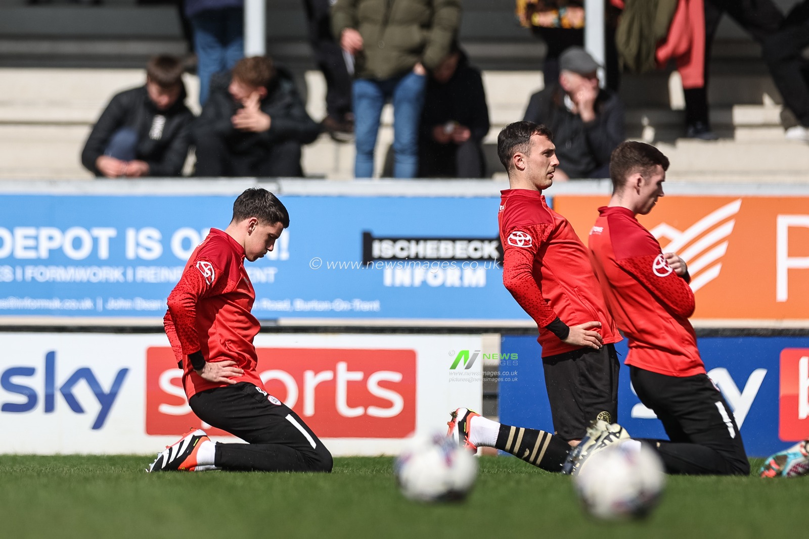 MaÃ«l de Gevigney of Barnsley in the pregame warmup session during the Sky Bet League 1 match Burton Albion vs Barnsley at Pirelli Stadium, Burton upon Trent, United Kingdom, 1st April 2024

(Photo by Mark Cosgrove/News Images)