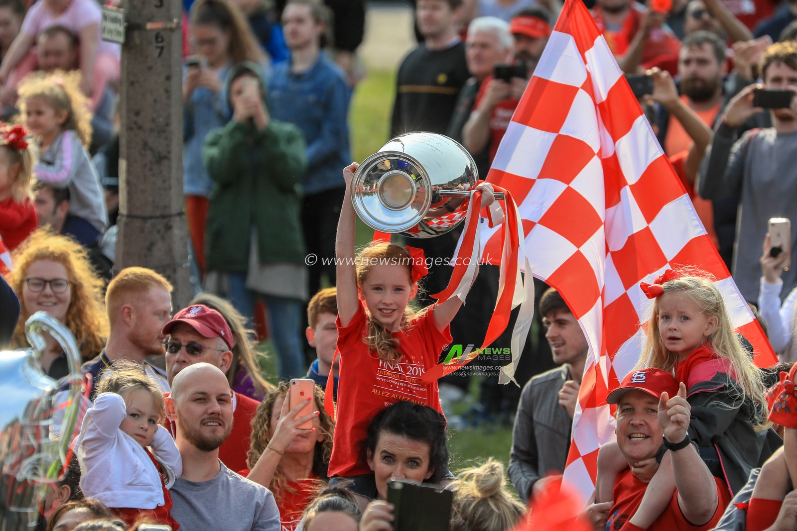 2nd June 2019 , Liverpool, England; UEFA Champions League, Liverpool FC Champions League winners celebrations and open top bus parade ; Liverpool fans line the streets to welcome home their heroes after winning the European Cup for the sixth time 

Credit: Mark Cosgrove/News Images