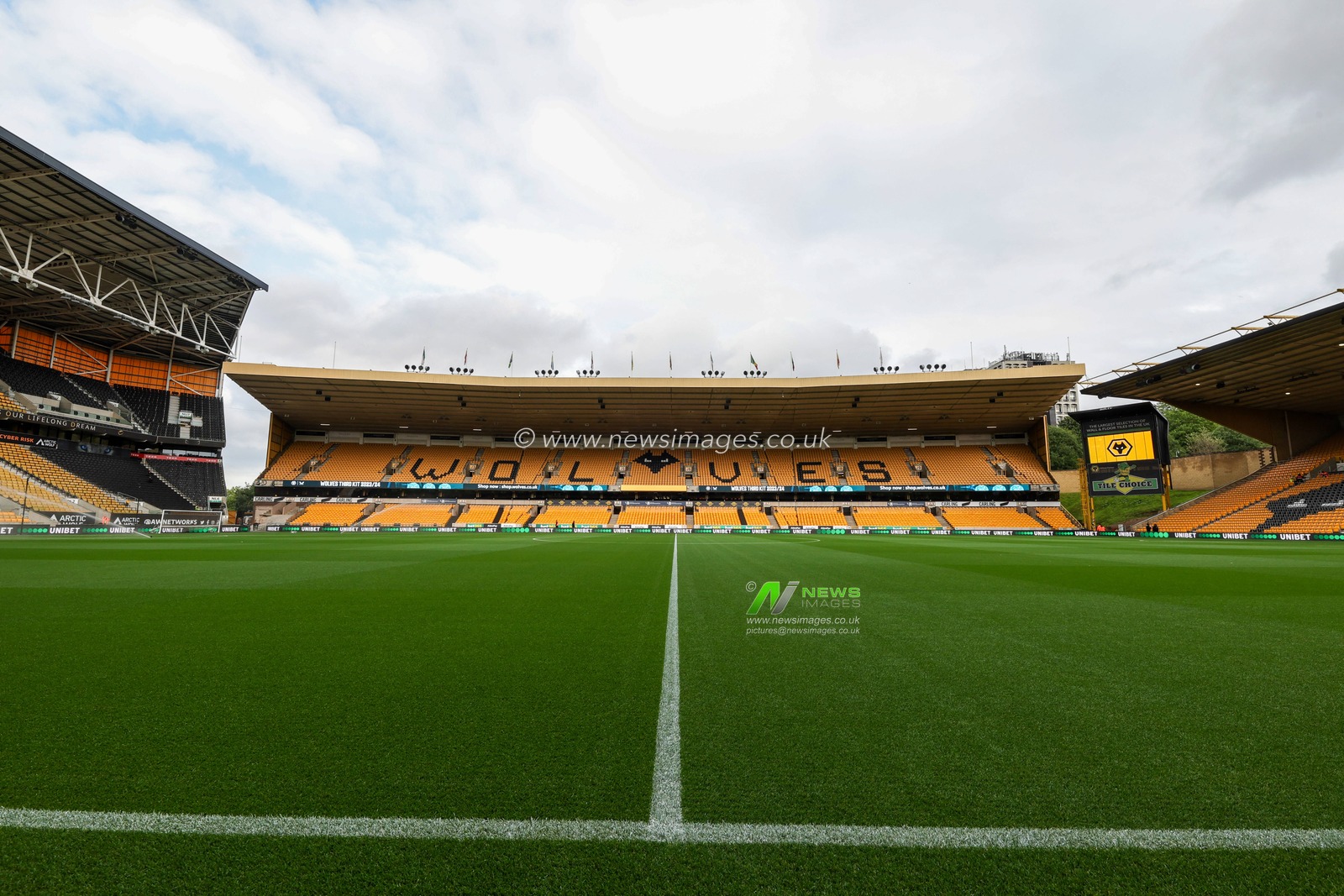 A general view of Molineux during the Carabao Cup match Wolverhampton Wanderers vs Blackpool at Molineux, Wolverhampton, United Kingdom, 29th August 2023

(Photo by Mark Cosgrove/News Images)