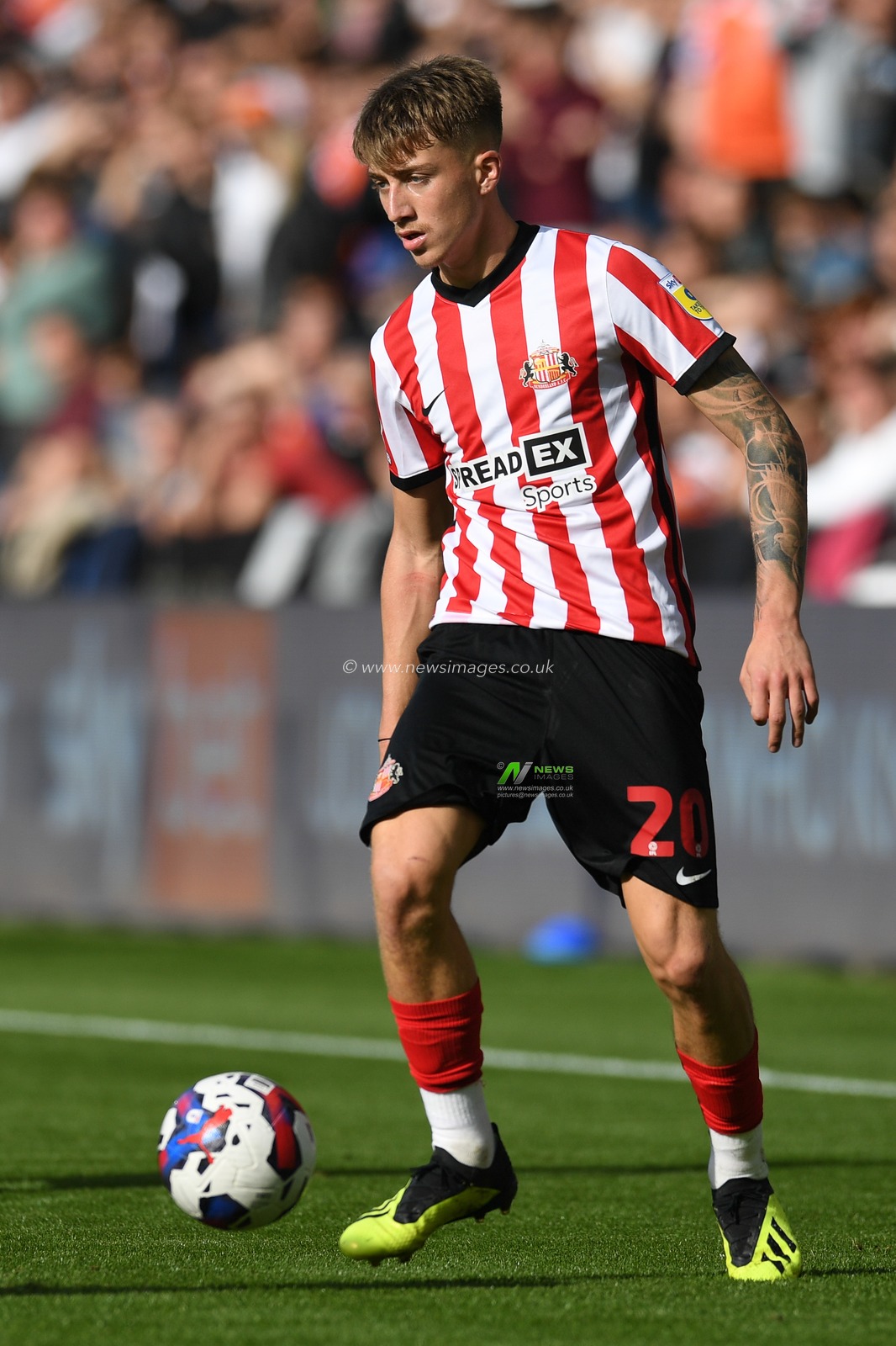 Jack Clarke #20 of Sunderland  during the Sky Bet Championship match Swansea City vs Sunderland at Swansea.com Stadium, Swansea, United Kingdom, 8th October 2022

(Photo by Mike Jones/News Images)