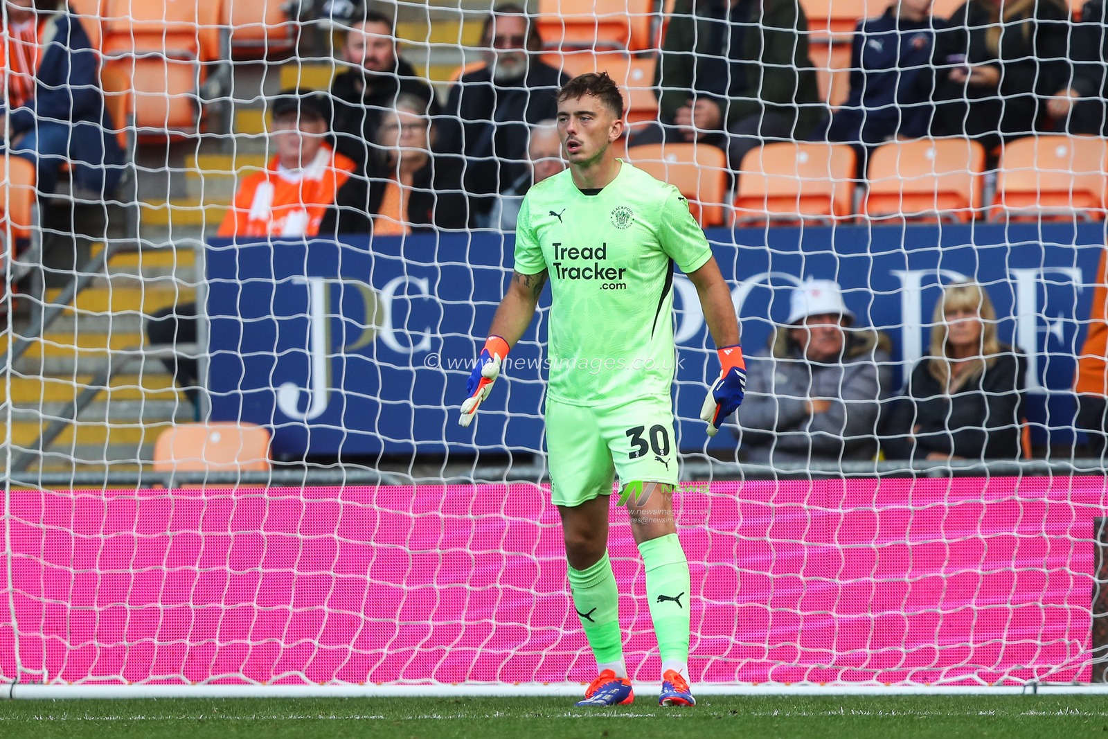 Harry Tyrer of Blackpool during the Sky Bet League 1 match Blackpool vs Exeter City at Bloomfield Road, Blackpool, United Kingdom, 14th September 2024

(Photo by Gareth Evans/News Images)