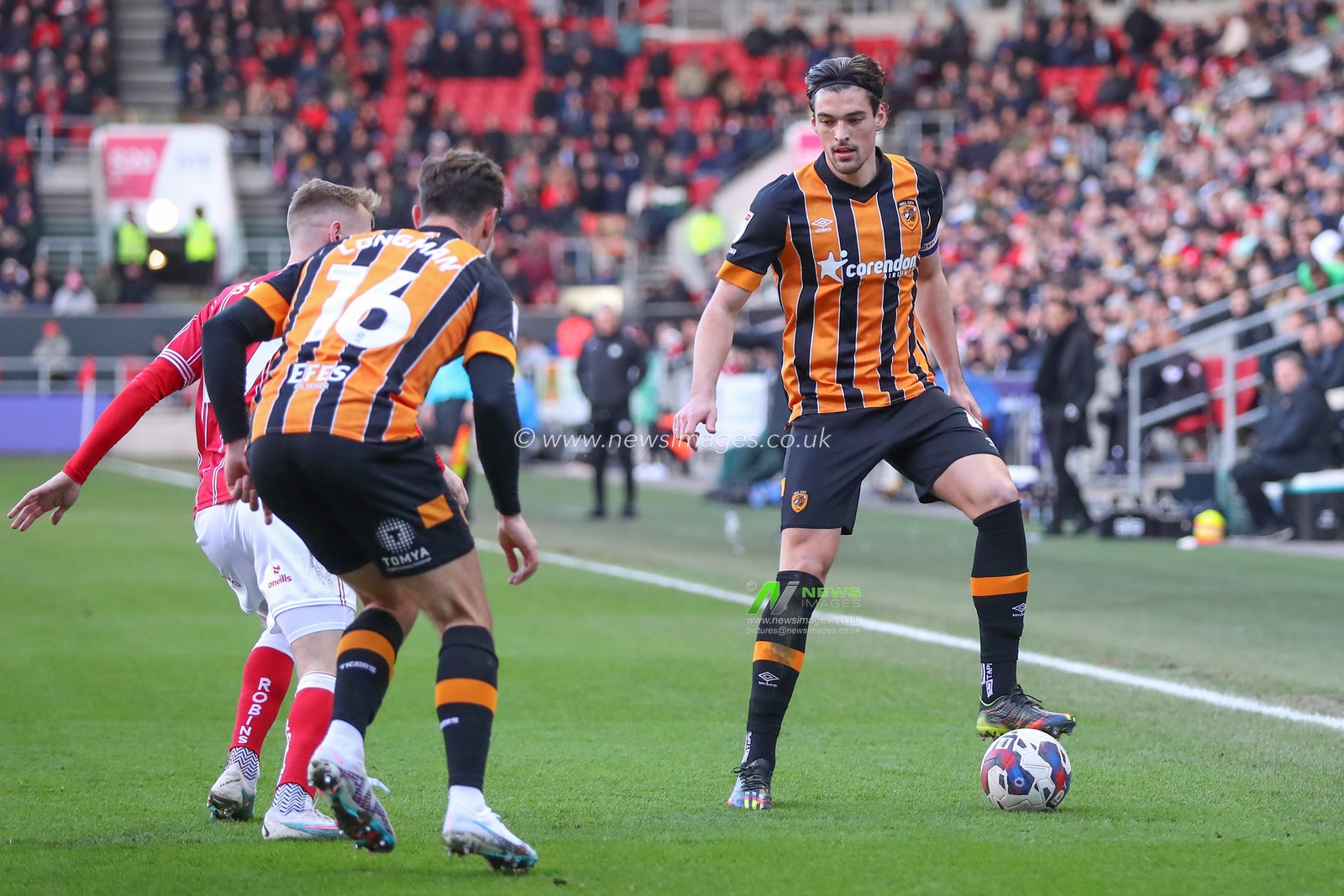 Jacob Greaves #4 of Hull City in action during the Sky Bet Championship match Bristol City vs Hull City at Ashton Gate, Bristol, United Kingdom, 25th February 2023

(Photo by Gareth Evans/News Images)