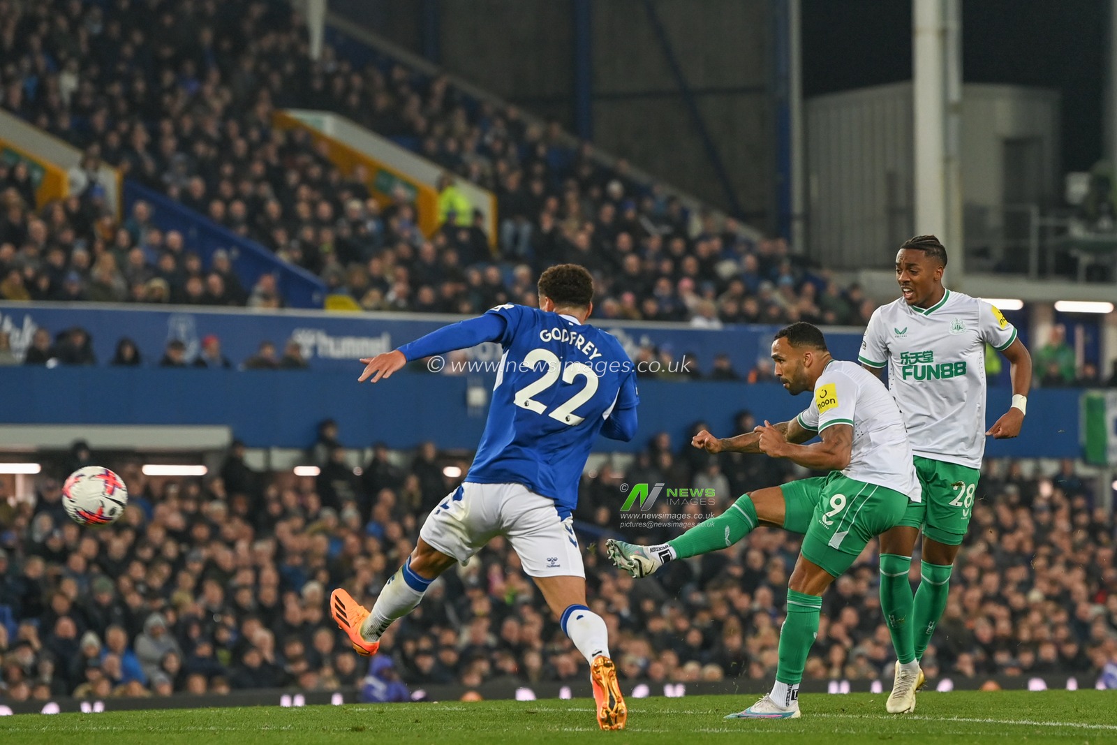 Callum Wilson #9 of Newcastle United scores a goal to make it 0-3 during the Premier League match Everton vs Newcastle United at Goodison Park, Liverpool, United Kingdom, 27th April 2023

(Photo by Craig Thomas/News Images)