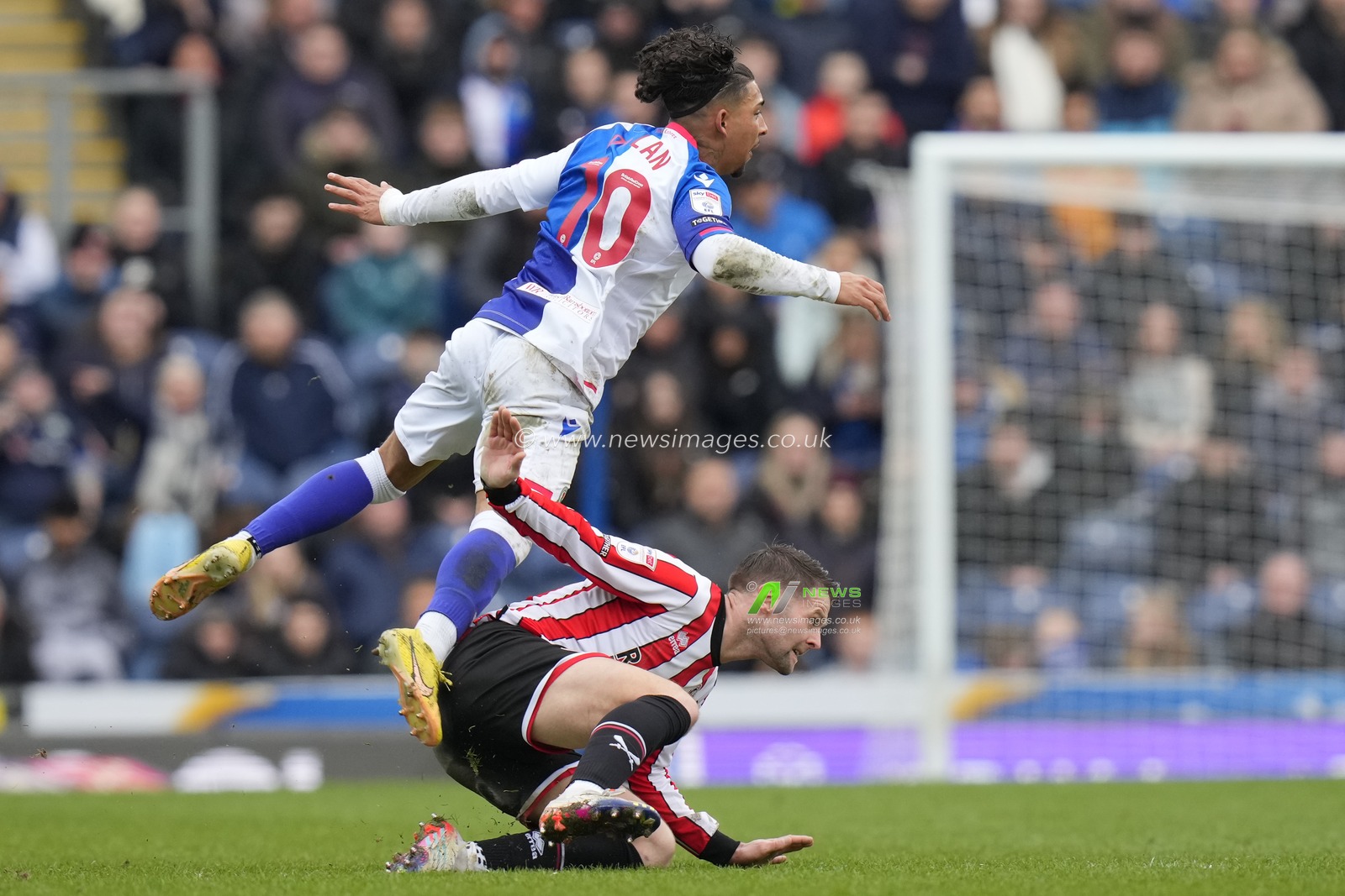 Oliver Norwood #16 of Sheffield United fouls Tyrhys Dolan #10 of Blackburn Rovers during the Sky Bet Championship match Blackburn Rovers vs Sheffield United at Ewood Park, Blackburn, United Kingdom, 4th March 2023

(Photo by Steve Flynn/News Images)
