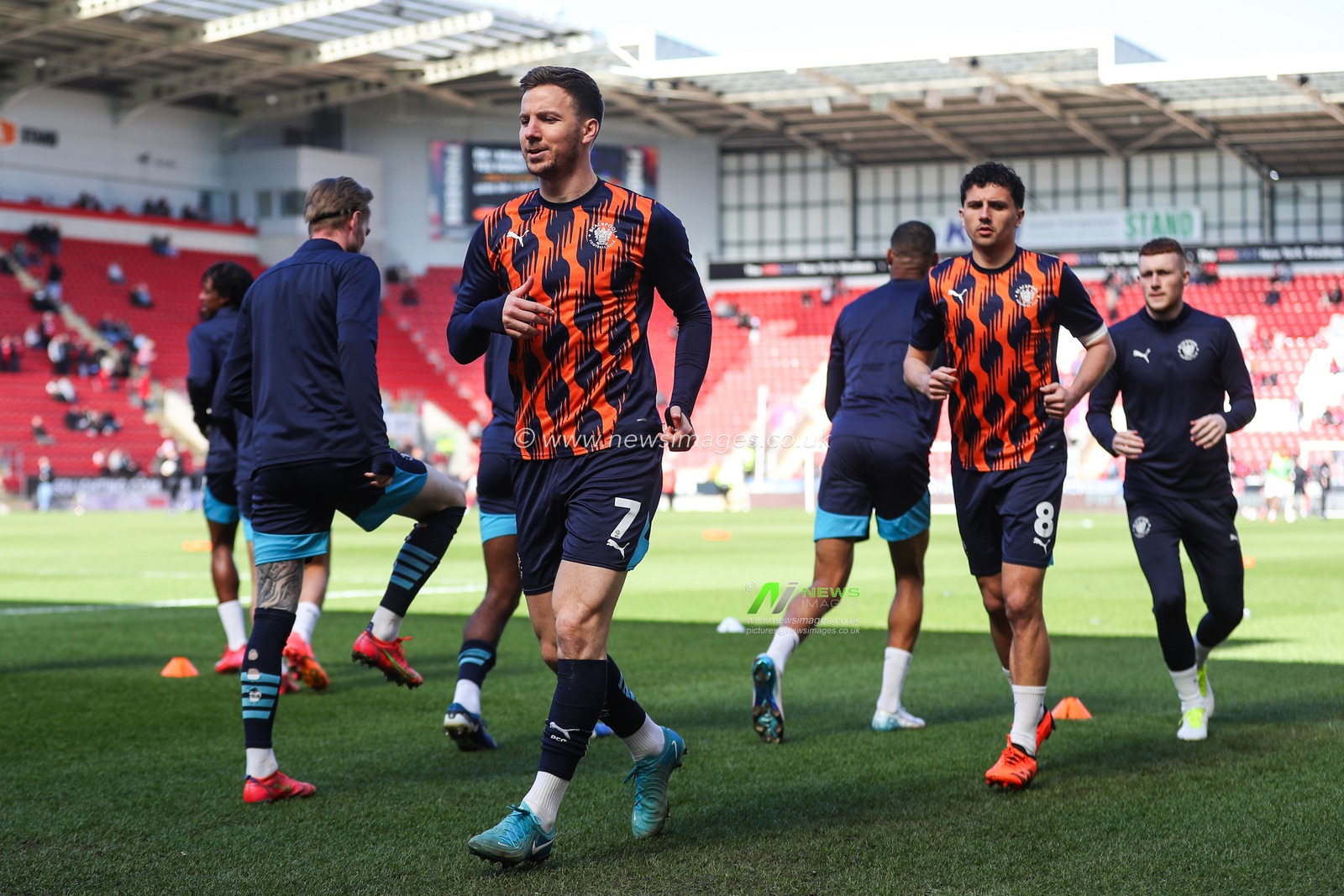 Lee Evans of Blackpool during the pre-game warm up ahead of the Sky Bet League 1 match Rotherham United vs Blackpool at New York Stadium, Rotherham, United Kingdom, 5th April 2025

(Photo by Gareth Evans/News Images)
