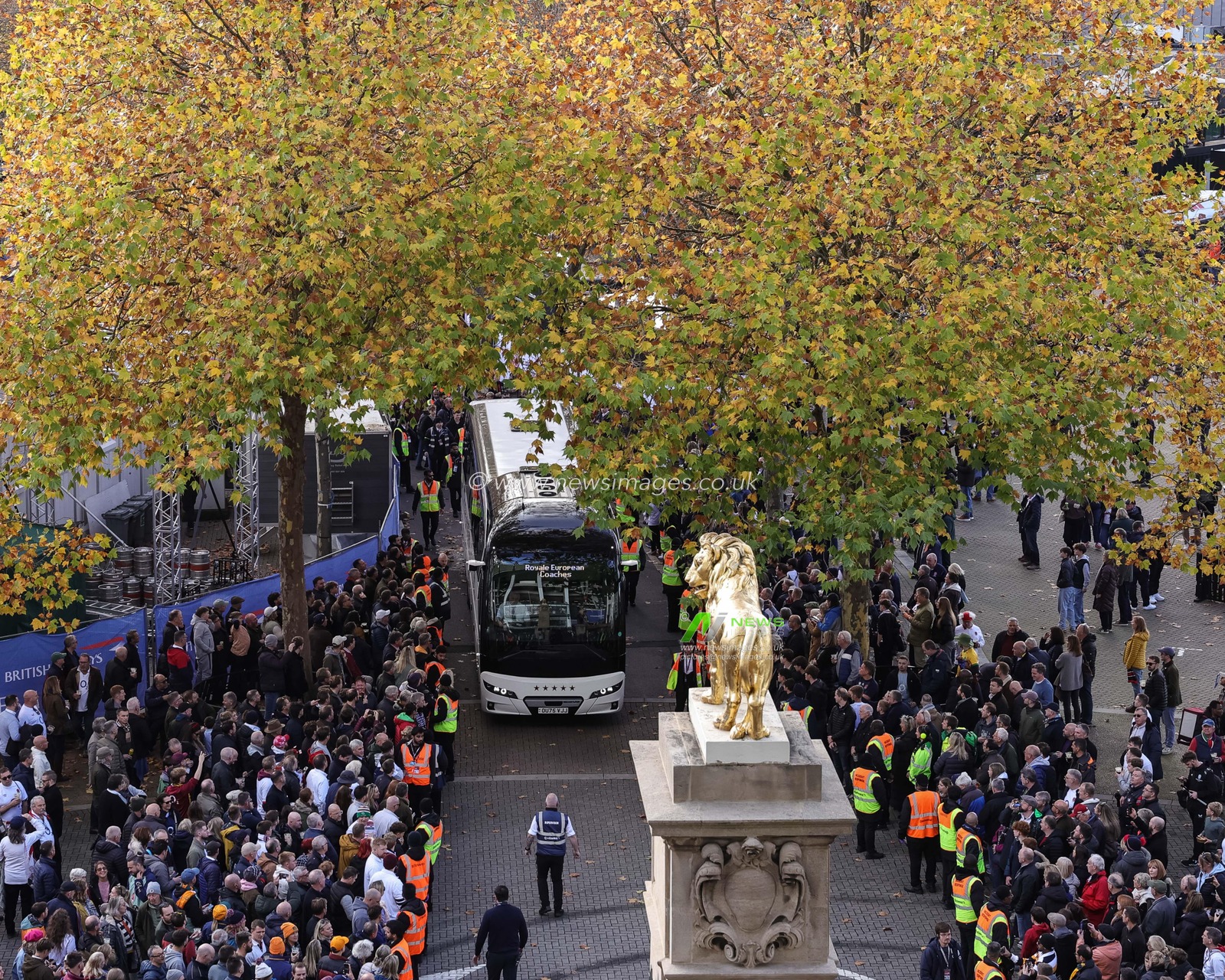 Australia team coach arrives during the Quilter Nations Series 2025 match England vs Australia at Allianz Stadium, Twickenham, United Kingdom, 1st November 2025

(Photo by Mark Cosgrove/News Images)

*** GER AUT SUI OUT ***