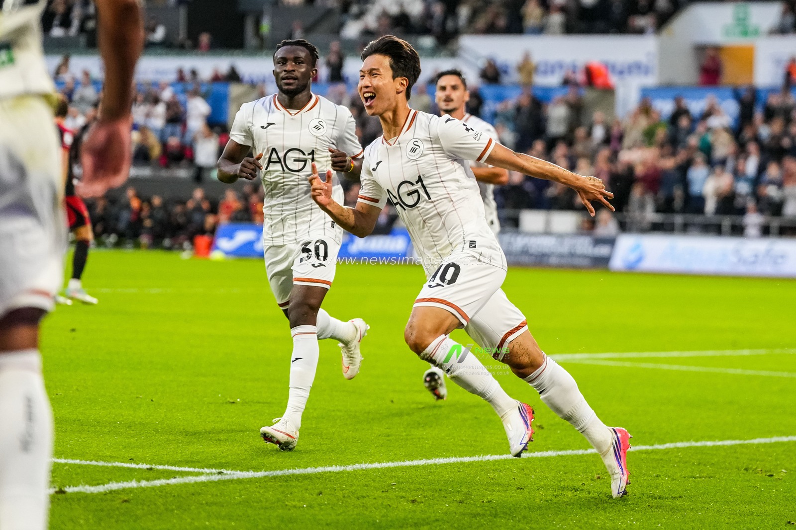 Eom Ji-Sung of Swansea City celebrates scoring his teams first goal during the Sky Bet Championship match Swansea City vs Watford at Swansea.com Stadium, Swansea, United Kingdom on 01 September 2026

(Photo by Andrew Lewis/News Images)