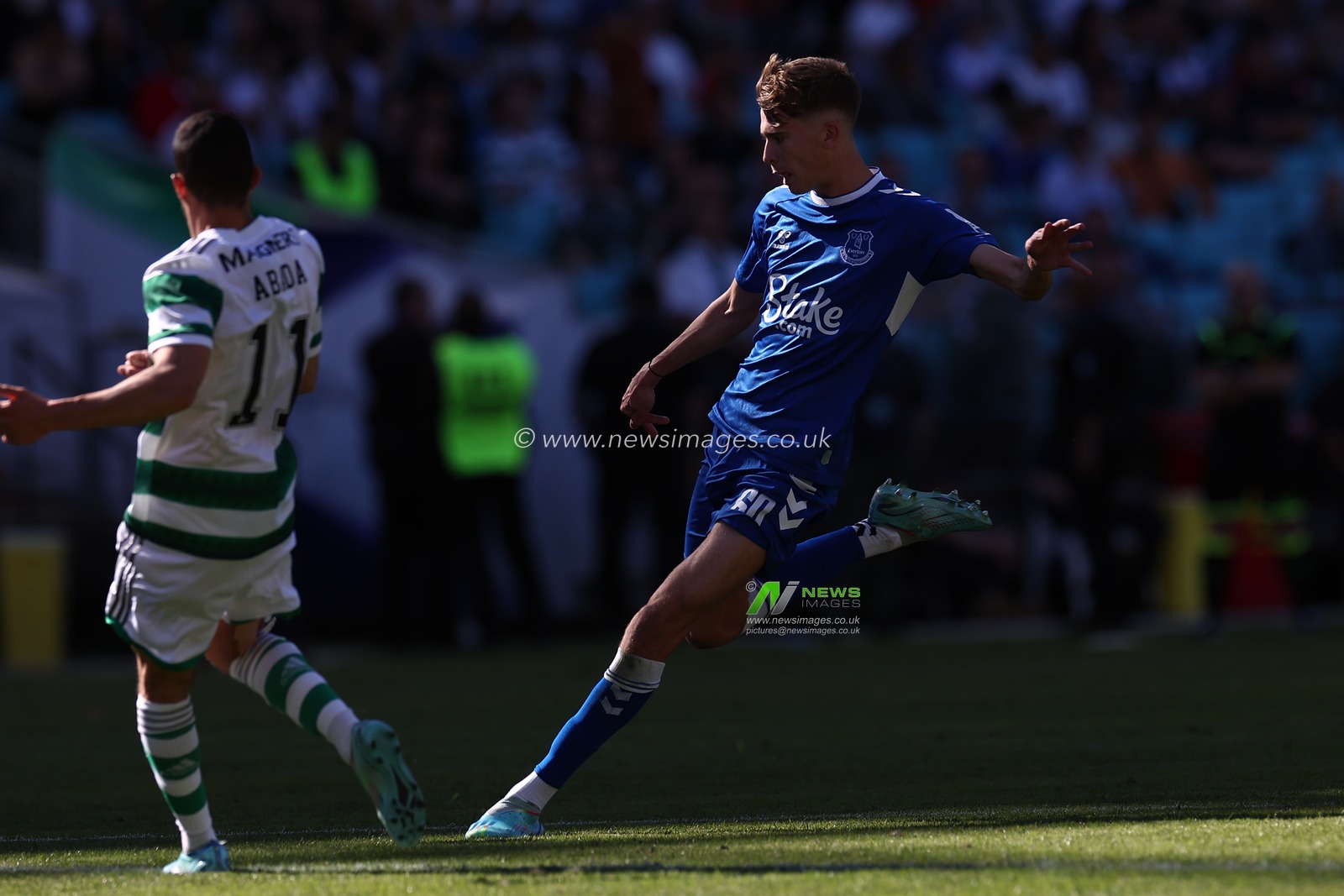 Isaac Price of Everton shoots during the Sydney Super Cup match Celtic vs Everton at Accor Stadium, Sydney, Australia, 20th November 2022

(Photo by Patrick Hoelscher/News Images)
