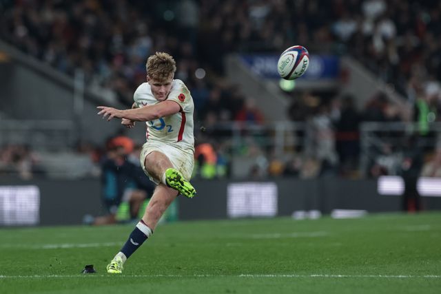 Fin Smith of England converts for a goal during the Quilter Nations Series 2025 match England vs Fiji at Allianz Stadium, Twickenham, United Kingdom, 8th November 2025

(Photo by Mark Cosgrove/News Images)

*** GER AUT SUI OUT ***