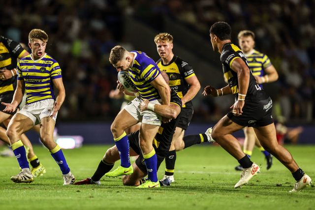 George Williams of Warrington Wolves is tackled by Jordy Thompson of York Knights during the Betfred Super League round 23 match Warrington Wolves vs York Knights at The Halliwell Jones Stadium, Warrington, United Kingdom on 13 August 2026

(Photo by Alfie Cosgrove/News Images)