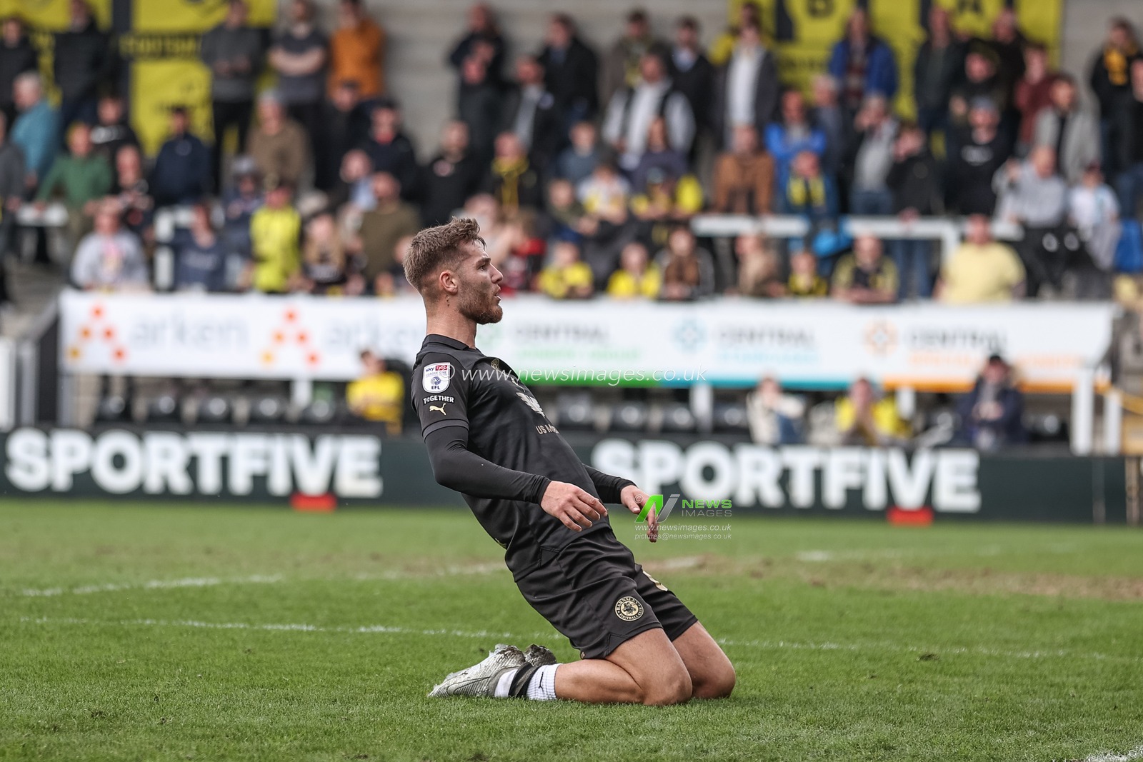 John Mcatee of Barnsley celebrates his goal to make it 1-2 during the Sky Bet League 1 match Burton Albion vs Barnsley at Pirelli Stadium, Burton upon Trent, United Kingdom, 1st April 2024

(Photo by Mark Cosgrove/News Images)