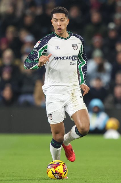 Jobe Bellingham of Sunderland breaks with the ball during the Sky Bet Championship match Burnley vs Sunderland at Turf Moor, Burnley, United Kingdom, 17th January 2025

(Photo by Alfie Cosgrove/News Images)