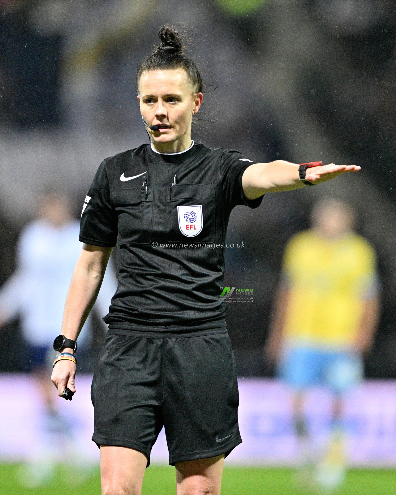 Referee Rebecca Welch points for a goal kick, during the Sky Bet Championship match Preston North End vs Sheffield Wednesday at Deepdale, Preston, United Kingdom, 29th December 2023

(Photo by Cody Froggatt/News Images)