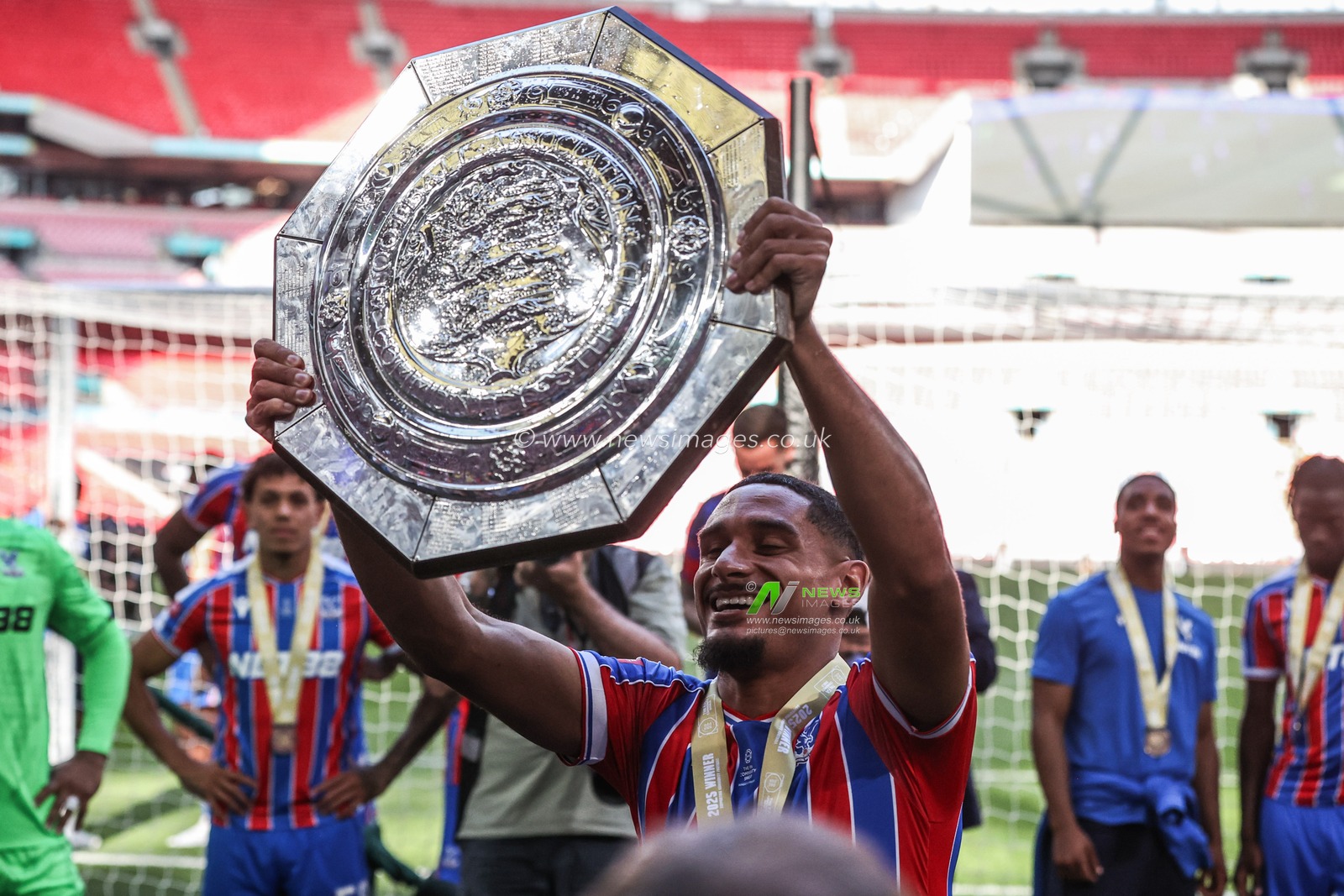 Maxence Lacroix of Crystal Palace celebrates winning the FA Community Shield during the The FA Community Shield match Crystal Palace vs Liverpool at Wembley Stadium, London, United Kingdom, 10th August 2025

(Photo by Alfie Cosgrove/News Images)