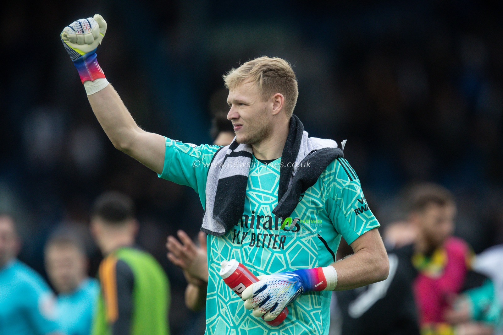 Aaron Ramsdale #1 of Arsenal pumps his fist and celebrates the victory after the Premier League match Leeds United vs Arsenal at Elland Road, Leeds, United Kingdom, 16th October 2022

(Photo by James Heaton/News Images)