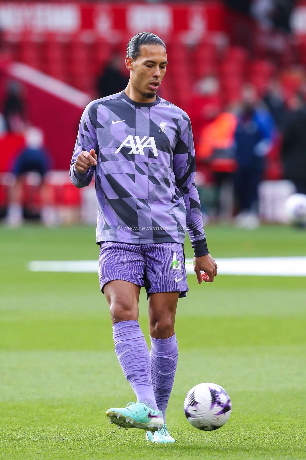 Virgil van Dijk of Liverpool during the pre-game warm up ahead of the Premier League match Nottingham Forest vs Liverpool at City Ground, Nottingham, United Kingdom, 2nd March 2024

(Photo by Gareth Evans/News Images)