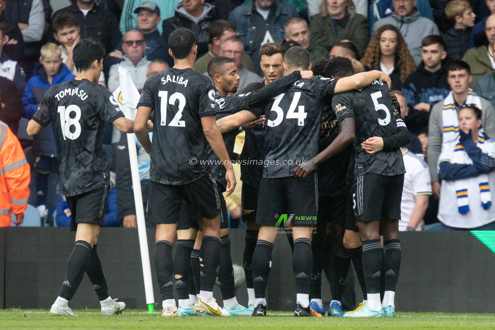 Bukayo Saka #7 of Arsenal celebrates his goal and makes the score 0-1 during the Premier League match Leeds United vs Arsenal at Elland Road, Leeds, United Kingdom, 16th October 2022

(Photo by James Heaton/News Images)