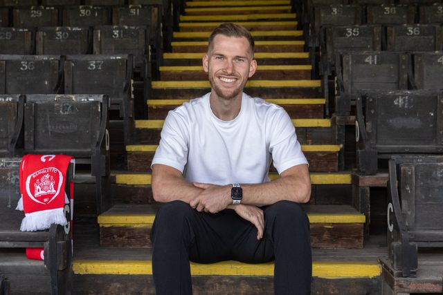 Jamie McCart joins Barnsley FC on a season long
