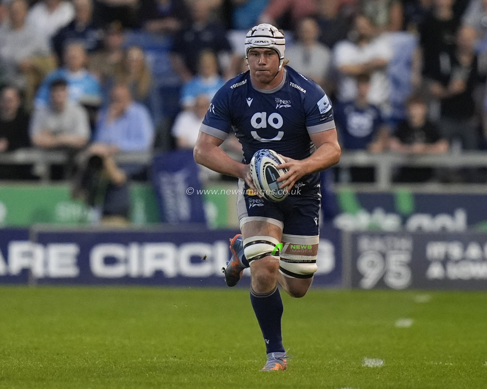 Sale Sharks Ernst van Rhyn makes a break during the Gallagher Premiership match Sale Sharks vs Leicester Tigers at Salford Community Stadium, Eccles, United Kingdom, 10th May 2024

(Photo by Steve Flynn/News Images)
