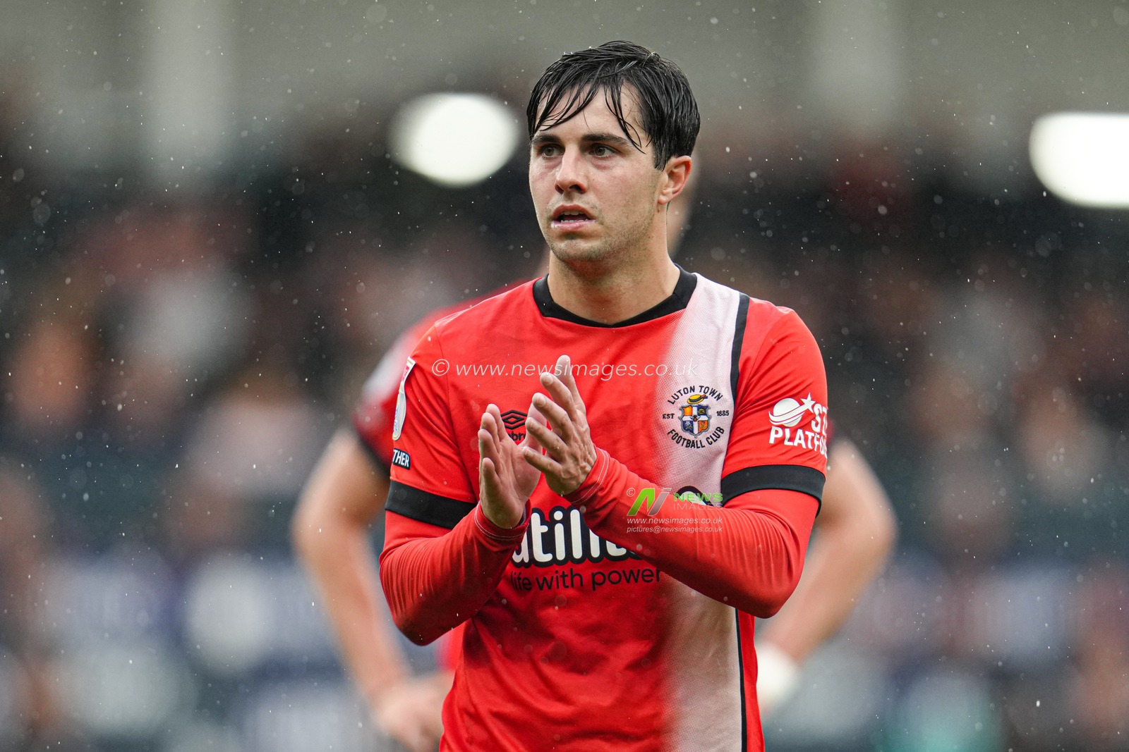 Liam Walsh of Luton Town during the Sky Bet Championship match Luton Town vs Bristol City at Kenilworth Road, Luton, United Kingdom, 21st April 2025

(Photo by Harvey Murphy/News Images)