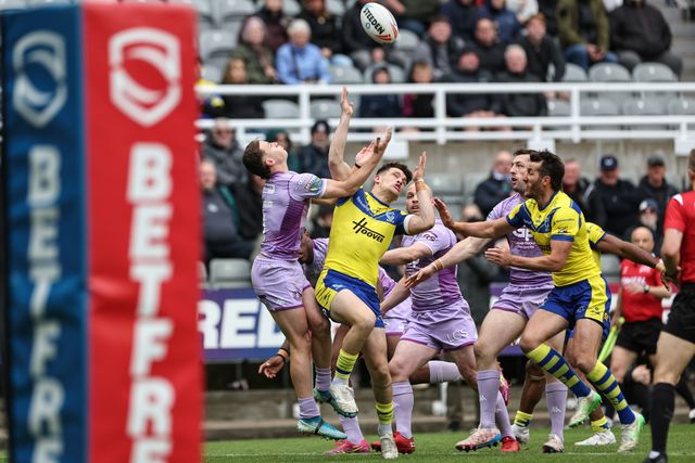 Jai Field of Wigan Warriors and Josh Thewlis of Warrington Wolves battle for the ball during the Betfred Magic Weekend 2025 match Wigan Warriors vs Warrington Wolves at St. James's Park, Newcastle, United Kingdom, 4th May 2025

(Photo by Mark Cosgrove/News Images)