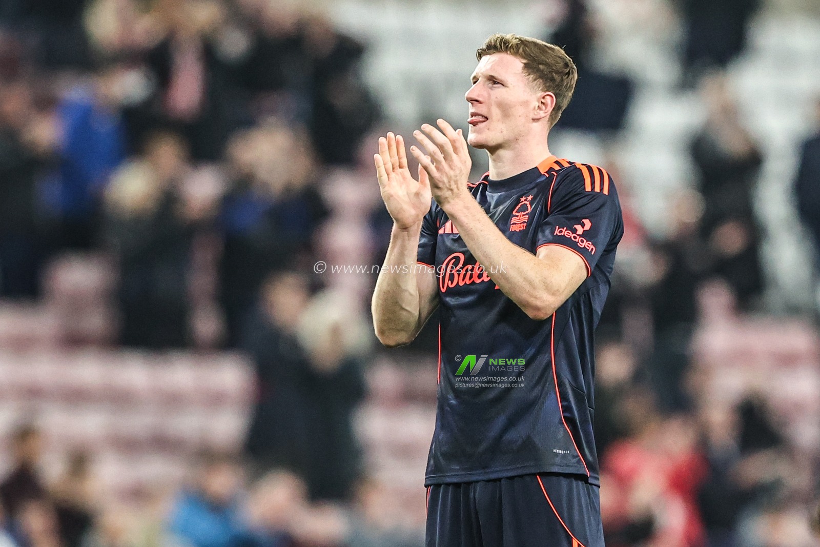 Elliot Anderson of Nottingham Forest applauds the fans after the game during the Premier League match Sunderland vs Nottingham Forest at Stadium Of Light, Sunderland, United Kingdom on 24 April 2026

(Photo by Alfie Cosgrove/News Images)