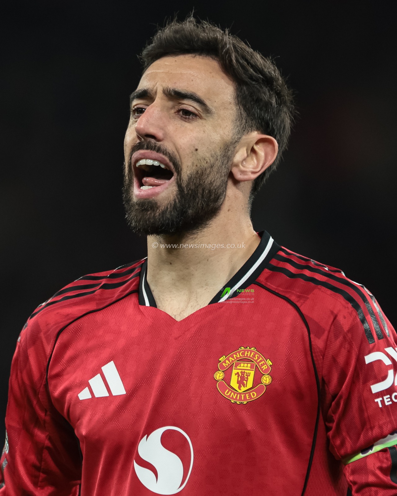 Bruno Fernandes of Manchester United during the Premier League match Manchester United vs Bournemouth at Old Trafford, Manchester, United Kingdom, 15th December 2025

(Photo by Mark Cosgrove/News Images)

*** GER AUT SUI OUT ***