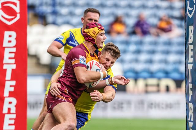 George Flanagan  of Huddersfield Giants is tackled by George Williams of Warrington Wolves during the Betfred Super League Round 23 match Huddersfield Giants vs Warrington Wolves at Accu Stadium, Huddersfield, United Kingdom, 24th August 2025

(Photo by Alfie Cosgrove/News Images)