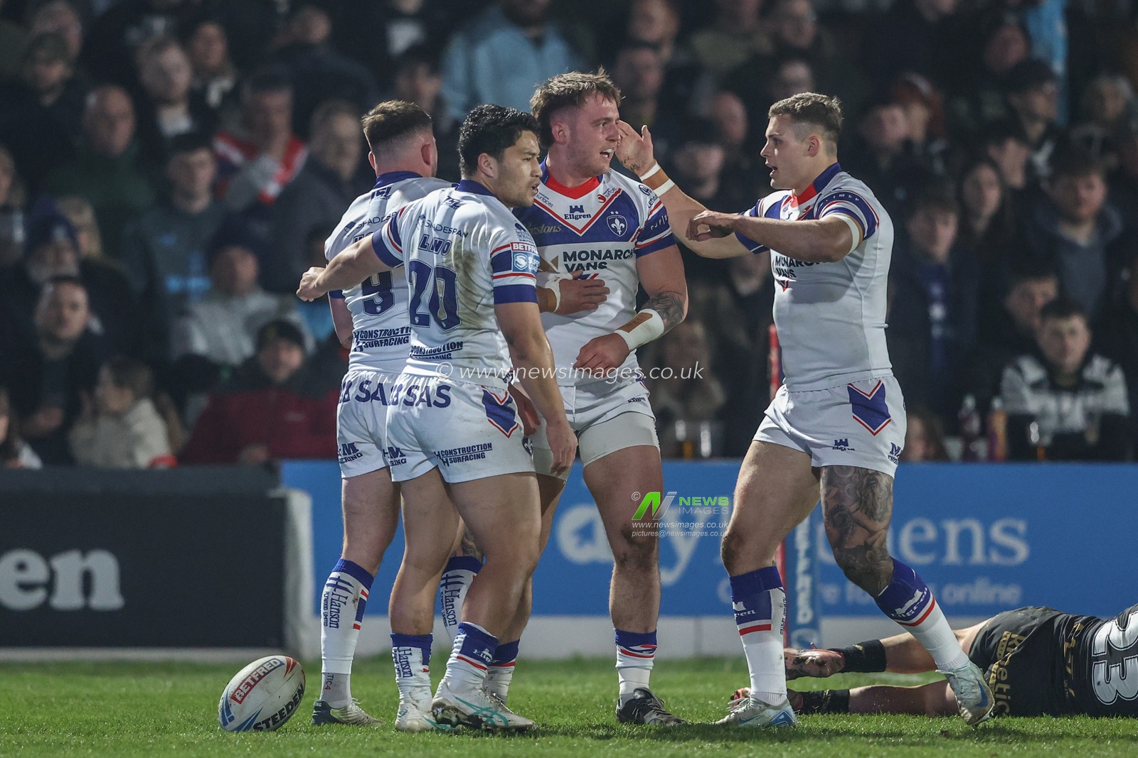 Jack Croft of Wakefield Trinity celebrates his try during the Betfred Super League Round 5 match Wakefield Trinity vs Hull FC at DIY Kitchens Stadium, Wakefield, United Kingdom, 21st March 2025

(Photo by Alfie Cosgrove/News Images)